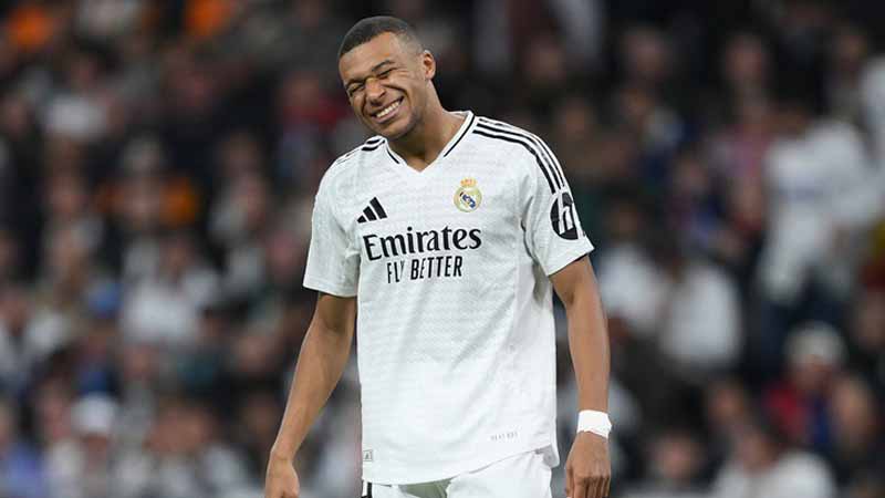 Kylian Mbappe gia nhập Real Madrid và trở thành tâm điểm của bóng đá thế giới